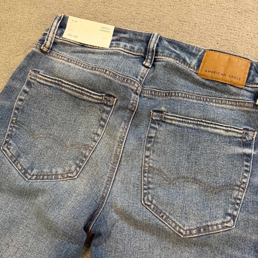 American Eagle Men’s Slim Straight Jeans NWT 28x30 Distressed Faded Blue